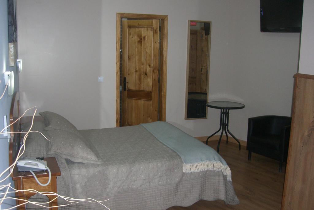 Hotel O Gadanha Ештремош Номер фото
