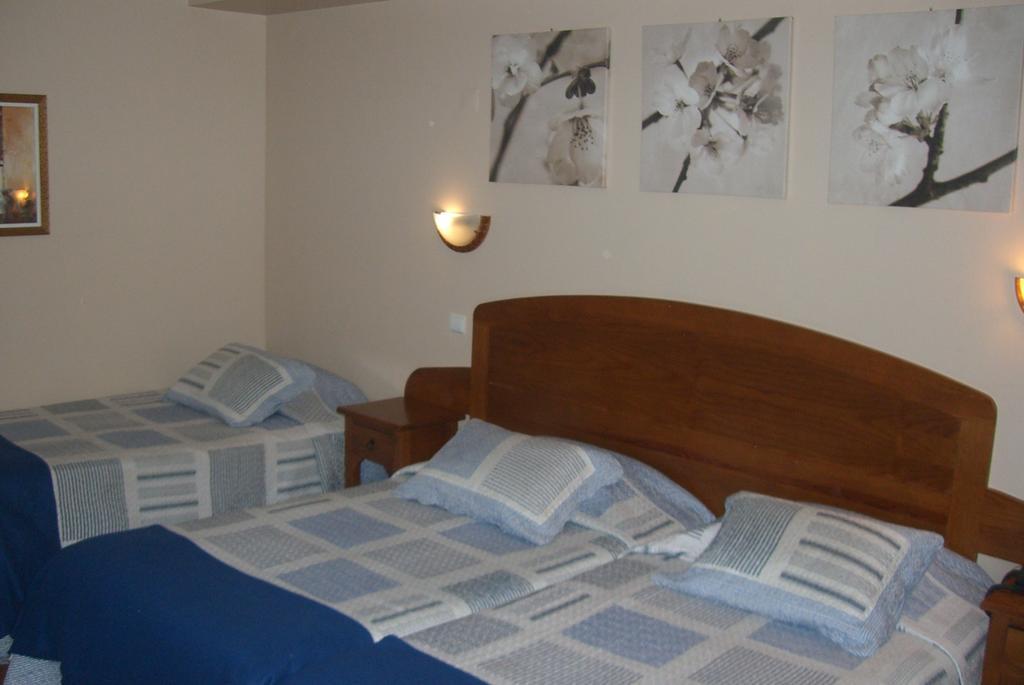 Hotel O Gadanha Ештремош Номер фото