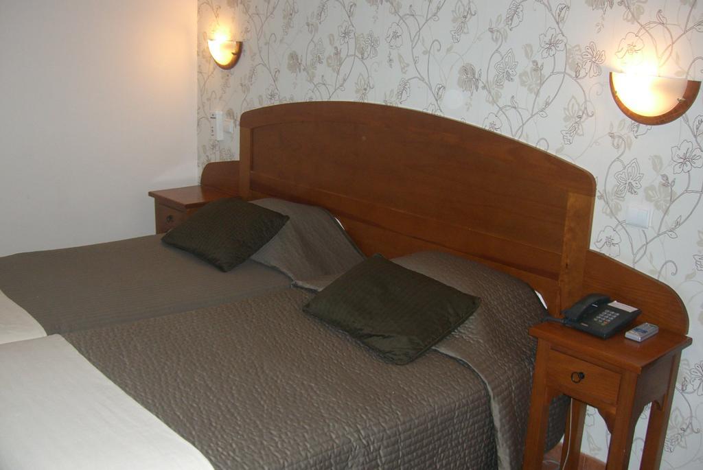 Hotel O Gadanha Ештремош Номер фото