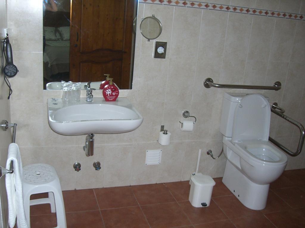 Hotel O Gadanha Ештремош Номер фото