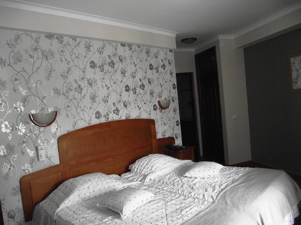 Hotel O Gadanha Ештремош Номер фото